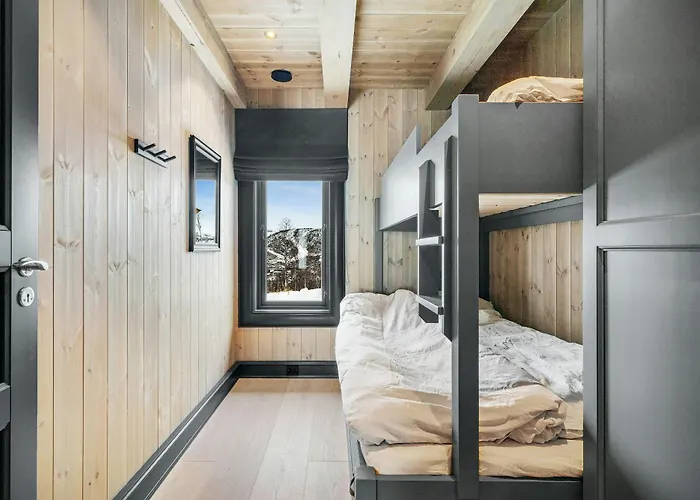 Modern Log For Whole Family At גיילו